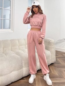 Conjunto de Sudadera Corta con Cuello Alto y Hombros Caídos Estampada de Fácil Uso y Pantalones de Chándal para Invierno, con Logotipo Personalizado, Servicio OEM, MOQ Bajo - Product Image 4