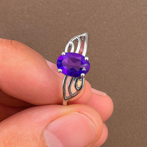 Bague de fiançailles et de mariage unisexe en argent sterling 925 plaqué rhodium certifiée, style tendance pour les fêtes, sertie à griffes, améthyste taille ovale - Product Image 1