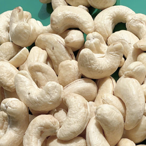 Anacardos crudos de tasa barata de gran oferta WW180, WW240, WW320 anacardos SANTIGO W180 anacardos tamaño de corte personalizado - Product Image 1