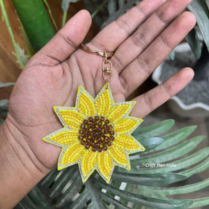 พวงกุญแจลูกปัดโลหะประดับด้วยลูกปัดรูปดอกเดซี่ใหม่พวงกุญแจลูกปัดรูปดอกทานตะวันแนวแฟชั่นสไตล์โบฮีเมียน - Product Image 1