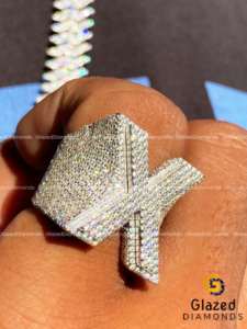 Anillo de Hip Hop de oro blanco de 10kt con diamantes cultivados en laboratorio, un accesorio de boda elegante y de moda que brilla intensamente - Product Image 5