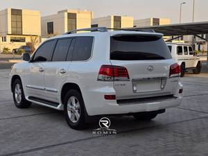 Lexus LX570 4WD 5.7L V8 Automático de 7 Plazas, SUV de Lujo, Blanco, Usado, 2015 |   Listo para Exportar - Product Image 6