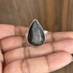 แหวนหินออนิกซ์ดำแบบดิบขายส่ง แหวนพลอยออนิกซ์ดำทำมือสำหรับผู้หญิง แหวนชุบเงินแท้ 925 - Product Image 1