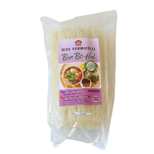 โรงงานขายส่ง นาห์ต ฮุยง รับผลิตแบบ OEM ODM บะหมี่แห้ง 300 กรัม อาหารสำเร็จรูปเพื่อสุขภาพ เนื้อสัมผัสเรียบเนียน บะหมี่แห้งแบบฮิว - Product Image 1