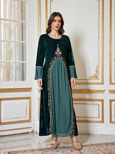 <span class=keywords><strong>Abito</strong></span> musulmano donna in <span class=keywords><strong>velluto</strong></span> Abaya 2025 <span class=keywords><strong>abito</strong></span> invernale Dubai vestito moda moda donna musulmana ricamato a <span class=keywords><strong>maniche</strong></span> <span class=keywords><strong>lunghe</strong></span> - Product Image 2