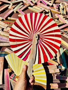 Abanico de Mano Natural - Abanico de Hoja de Palma |   Hecho a Mano por los Habitantes de la Aldea - Product Image 3