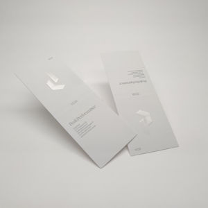 Étiquette de taille personnalisée avec impression offset à effet surélevé brillant avec logo UV en relief en relief avec contenu de taille pour les vêtements de marque de vêtement - Product Image 2