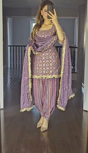 Setelan pakaian pesta bergaya atasan dan <span class=keywords><strong>Salwar</strong></span> dengan Dupatta kontras untuk pesta dan pesta yang dapat dipakai oleh oleh pedagang grosir India