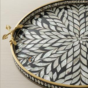 Bandeja redonda de nácar de alta demanda para servir aperitivos u organizar cosméticos disponible a precio de exportación - Product Image 4