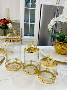 Boîtes de cuisine en métal et en verre durables de fabrication indienne avec des styles de couverture élégants à motifs de feuilles pour le stockage des condiments de la maison moderne - Product Image 3