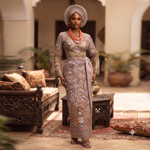 Tela George con Cuentas Color Taupe y Bordado Plateado de Lujo, Material para Vestidos de Fiesta y Bodas Nigerianas - Product Image 1