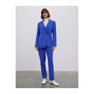 Blazer asymétrique pour femme avec détails boutonnés, ensemble de costume élégant - Product Image 1