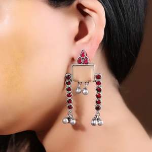 ต่างหูแฟชั่นทรงห้อยสีเงินออกซิไดซ์สำหรับผู้หญิง ของขวัญสำหรับเธอ - Product Image 6