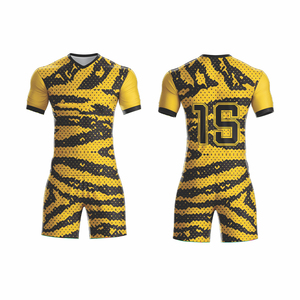 Conjunto de camiseta de fútbol sublimada negra personalizada, ropa de equipo transpirable de secado rápido, Kit de uniforme de fútbol estampado con número de nombre personalizado - Product Image 4