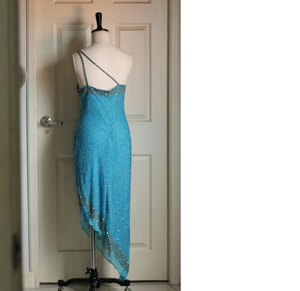 Elegante vestido de noche de satén de lujo con lentejuelas con cuentas Silueta recta Diseño sin mangas para fiestas de graduación Cintura natural - Product Image 2