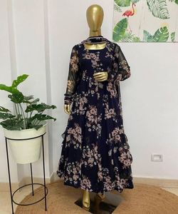 Ropa étnica para mujer-Vestido de seda Georgette listo para usar con trabajo de secuencia - Product Image 2
