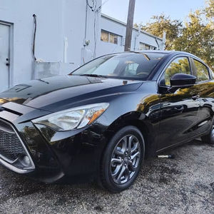 Usado 2019 T * oyota Yaris LE - Product Image 1