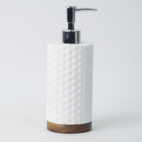 Distributeur de savon en résine produits de salle de bain bouteille de lotion conception personnalisée peut être utilisé dans la maison hôtel distributeur de savon bouteilles main