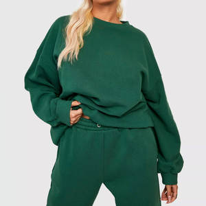 Sweat-shirt personnalisé pour femme, pull à motif graphique sur mesure pour un style streetwear décontracté et tendance - Product Image 1