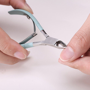 Venta al por mayor de alta calidad de acero inoxidable cutícula Nipper cortador de uñas de color personalizado precio competitivo herramientas de arte de uñas - Product Image 3