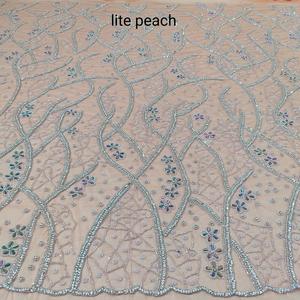 Tissu brodé artisanal de fabrication indienne avec perles, paillettes et perles pour vêtements de mariée et de cérémonie disponibles à la vente - Product Image 4