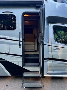 รถบ้านมอเตอร์โฮม ทิฟฟิน เวย์ฟาเรอร์ 25QW รุ่นปี 2020 สปรินเตอร์ 3500XD - Product Image 4