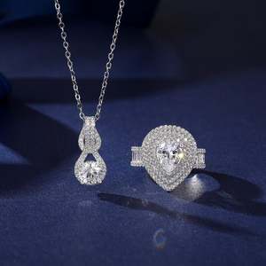 Collier solitaire classique en argent sterling plaqué rhodium Jeulia avec moissanite - Product Image 5
