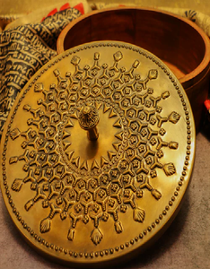 Caja de Chapati Roti de trabajo con incrustaciones pesadas de latón puro náutico de 9 "con pinzas, caja de Chapati para cocina, cazuela de olla caliente para caja de servidor - Product Image 4