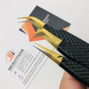 Pince à épiler à pointe en fibre d'acier inoxydable Pince à cils à prise parfaite Pince à extension de cils en or noir avec pointes pointues et volumineuses - Product Image 1