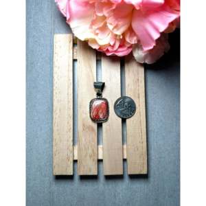 Colgante Navajo hecho a mano de ostra espinosa y plata de ley con engaste de bisel, joyería de oro rosa y platino, dije chapado en rodio - Product Image 2