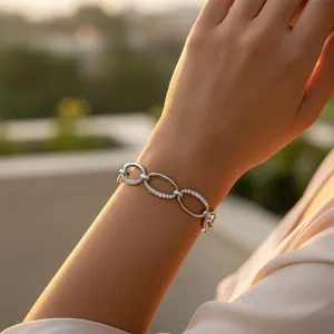 Pulsera de Eslabones Ovalados con Baño de Rodio para Mujer, con Diamantes Redondos de Corte Brillante Engastados en Canal, Estilo Clásico, Joyería para Fiestas - Product Image 1