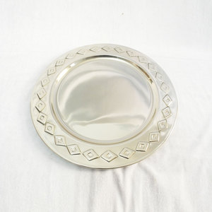 Plato Cargador de Metal Dorado con Aspecto de Lujo Redondo, Platos para Servir Utensilios de Cocina, Vajilla para Fiesta, Boda, Hogar y Hotel - Product Image 3