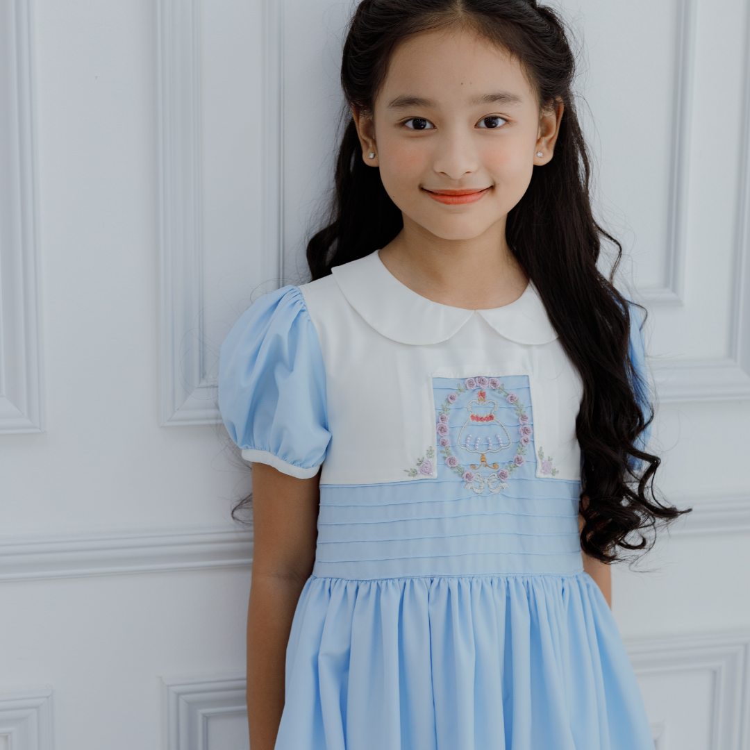 สีขาวสีฟ้า