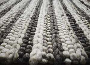 Alfombra de Lana Tejida a Mano, Alfombra Gruesa Trenzada Estilo Kilim |   Alfombra de Lana Texturizada en Beige Natural y Marrón |   Decoración Boho para el Hogar - Product Image 5