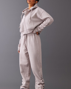 Ropa de mujer con lavado ácido y cremallera recortada personalizada, parche bordado, sudaderas con capucha y pantalones de chándal, conjunto de chándal desgastado - Product Image 2