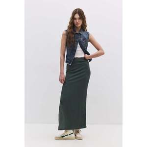Jupe en satin décontractée avec coton texturé, élasthanne et dentelle, taille naturelle, longueur maxi, idéale pour les fêtes, été - Product Image 1