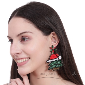 Orecchini di lusso con perline dell'albero di Natale | Orecchini natalizi artigianali per Boutique di Berlino, Londra, Stoccolma e Toronto - Product Image 6