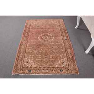 Alfombra Vintage de 3.6x5.4 pies, Alfombra Turca, Alfombra de Lana con Estampado Animal Marrón - Product Image 1