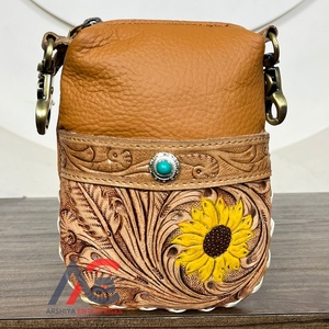2025 femmes concepteur en gros personnalisé usiné à la main en cuir de vache sac de taille avec Floral et Turquoise Concho Style occidental sac Mobile - Product Image 1