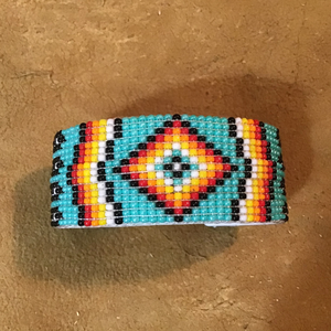 Exquisita Pulsera de Resina Clásica Hecha a Mano, Entrega Rápida, Brazalete de la Mejor Calidad con Diseño Único - Product Image 1