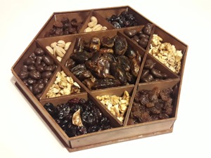 Plateau en forme d'hexagone avec un design élégant parfait pour servir des bonbons aux fruits secs Khajoor et un présentoir de table festif - Product Image 5