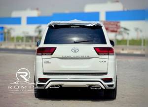 Toyota Land Cruiser LC300 V8 SUV GXR VXR 4x4 Benzina Automatico LHD Lusso Serie 300 Usato 2025 |   Pronto per l'esportazione - Product Image 6