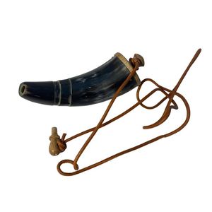 Cuerno vikingo rústico para beber con soporte de hierro Regalo único para festividades navideñas - Product Image 1