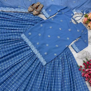 DESPIECE FIESTA LOOK TOP Y LAHENGHA CON TRABAJO BORDADO - Product Image 1