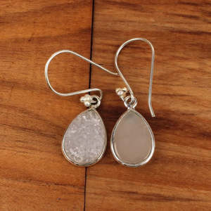 Pendientes Colgantes Missoma Santiago de Plata de Ley 92.5 con Piedras Preciosas de Drusa Blanca (14x10mm), Diseño Colgante Suelto, 3.07g - Product Image 1