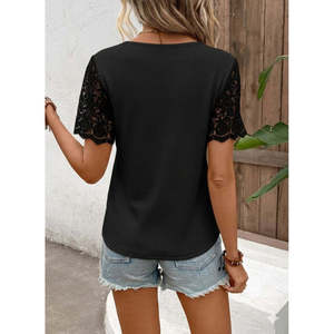 Blusa de Mujer de Manga Corta con Cuello en V, Botones al Frente y Detalle de Encaje, 32296 - Negro - Product Image 3