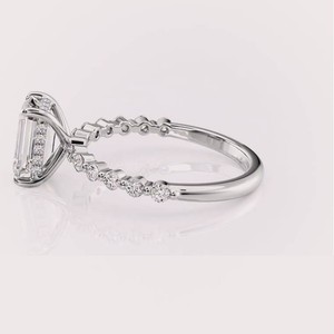 แหวนหมั้นเพชรทรงเหลี่ยมมรกตที่ได้รับการรับรองจาก IGI เพชรเพาะเลี้ยงในห้องปฏิบัติการ ทองคำ 9K สีโรสโกลด์/ไวท์โกลด์/เยลโลว์โกลด์ ประดับเพชรด้านข้างแบบฝังขอบ แหวนแต่งงาน - Product Image 3