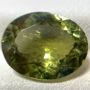 Piedra Preciosa de Turmalina Verde con Corte Ovalado Facetado Natural de 8x10 mm - Product Image 1