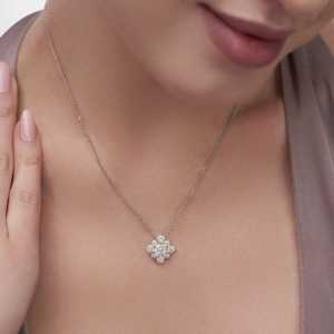 Colgante de Cuarzo Rosa de 2.53 Ct con Diseño de Flor para el Amor |   El Mejor Regalo Para Ella |   Diamante Cultivado en Laboratorio, Oro Blanco de 14K - Product Image 1