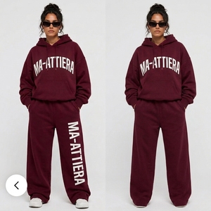Conjunto de Sudadera con Capucha y Pantalones Anchos de Felpa Color Granate para Mujer, Estilo Casual Urbano, Dos Piezas - Product Image 1